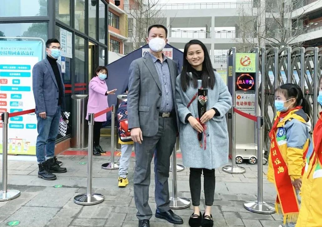 把春天送给你丨记双流区实小外国语学校三·八国际妇女节特别活动