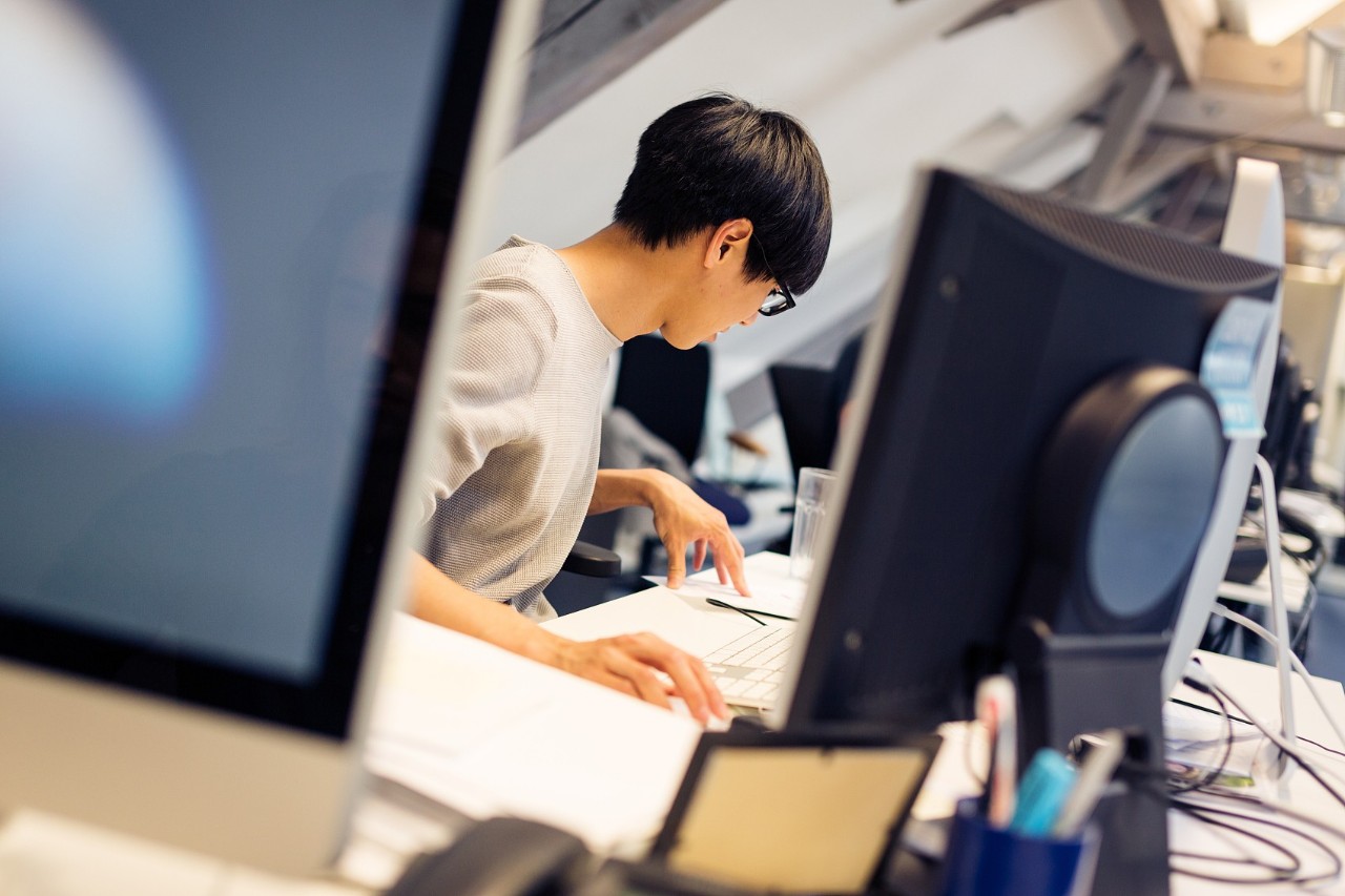 12位中年程序员：代码一敲十年，收入虽高前途摇摆