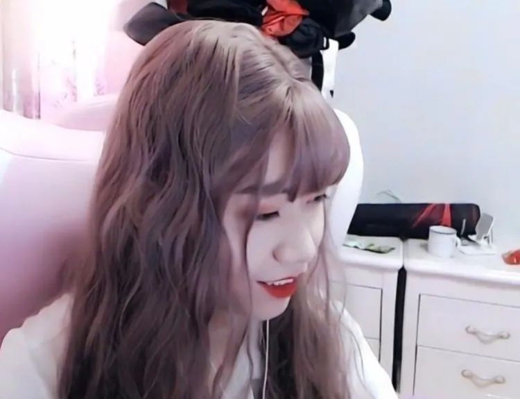 Mr. Ma female outfit is sealed, actor of gush of Ning Wang Nu, head rich or Dota loves pink really