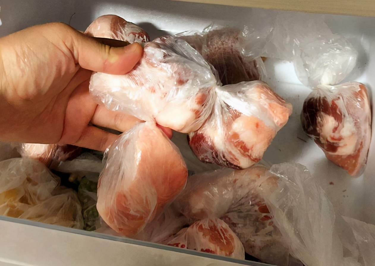 冻得像砖块的肉，不要用热水泡，学会解冻小妙招，肉吃着鲜嫩不腥-第3张图片-农百科