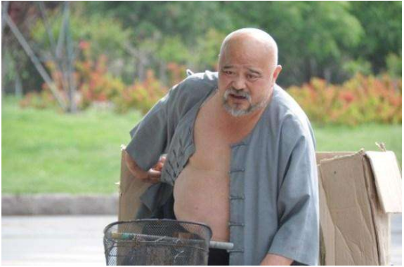 一级演员李琦：喝酒如喝水，每日两包烟害了他，如今65岁成了这样
