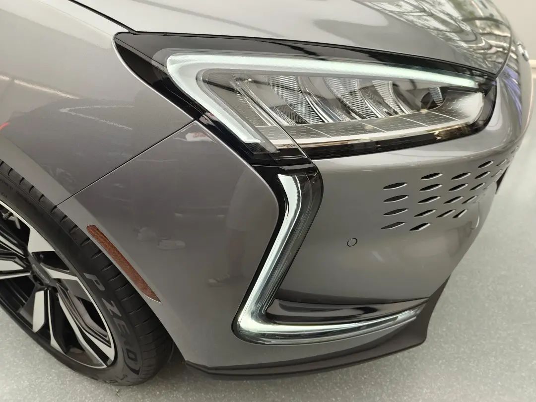 它空间不如理想ONE，但它百公里加速4.7秒，只卖25万！