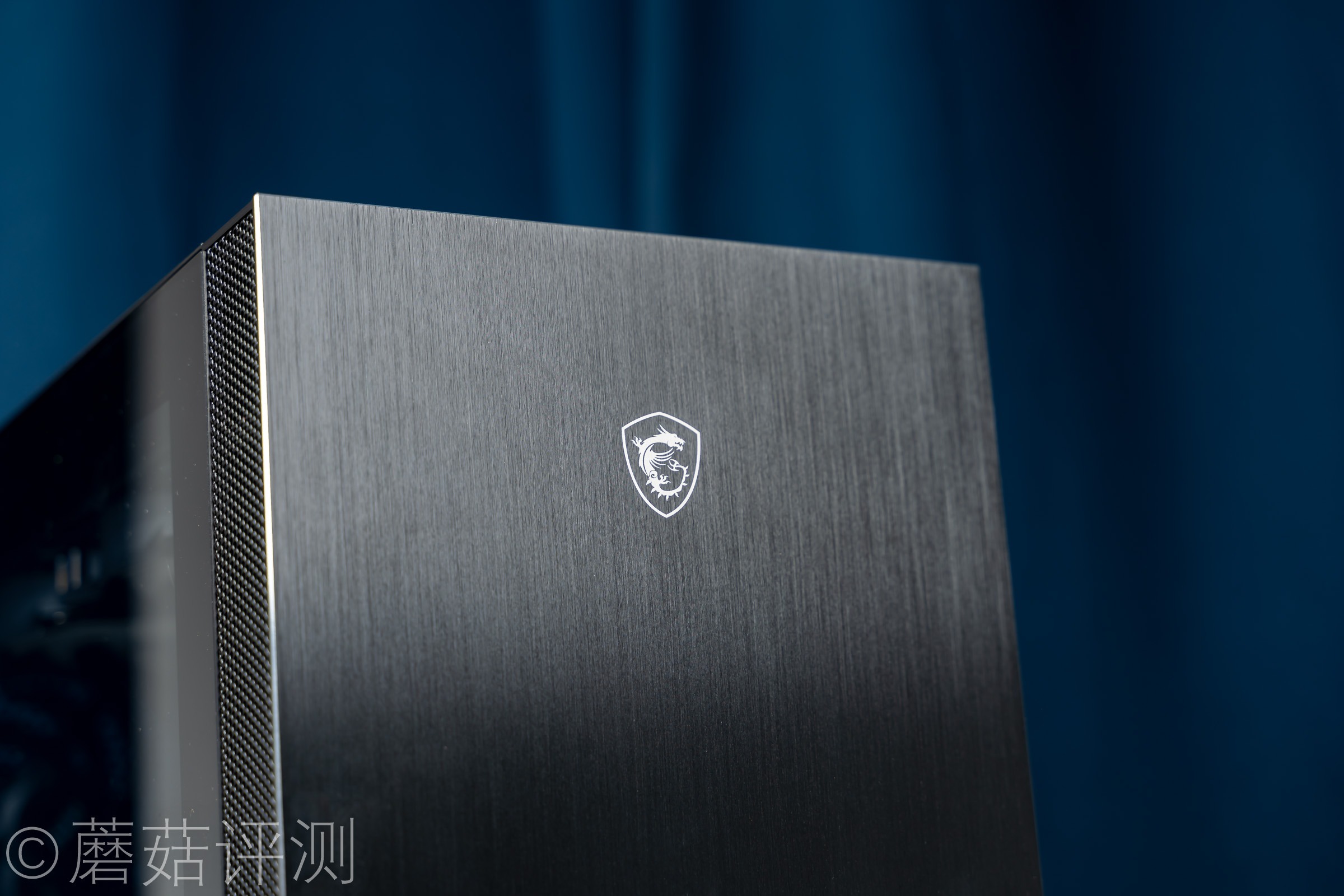 原来整机还可以这样装！微星MAG幻彩佩龙斧I9 10900K主机 拆解评测