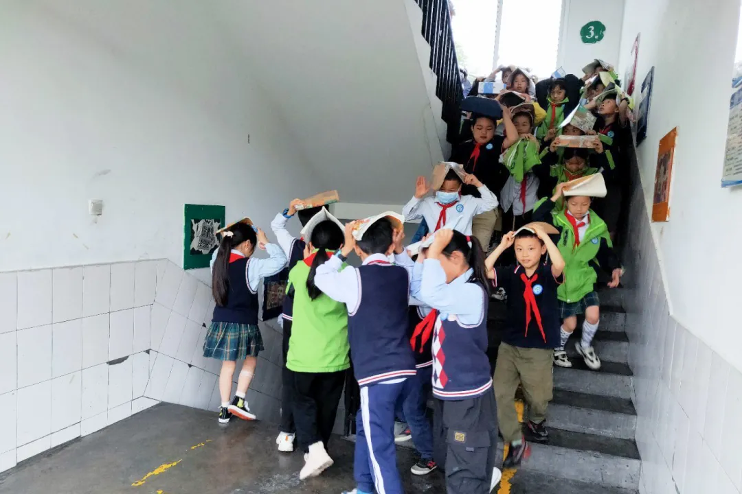 扎实演练 守护平安——双流区公兴小学2020年防震避险应急演练
