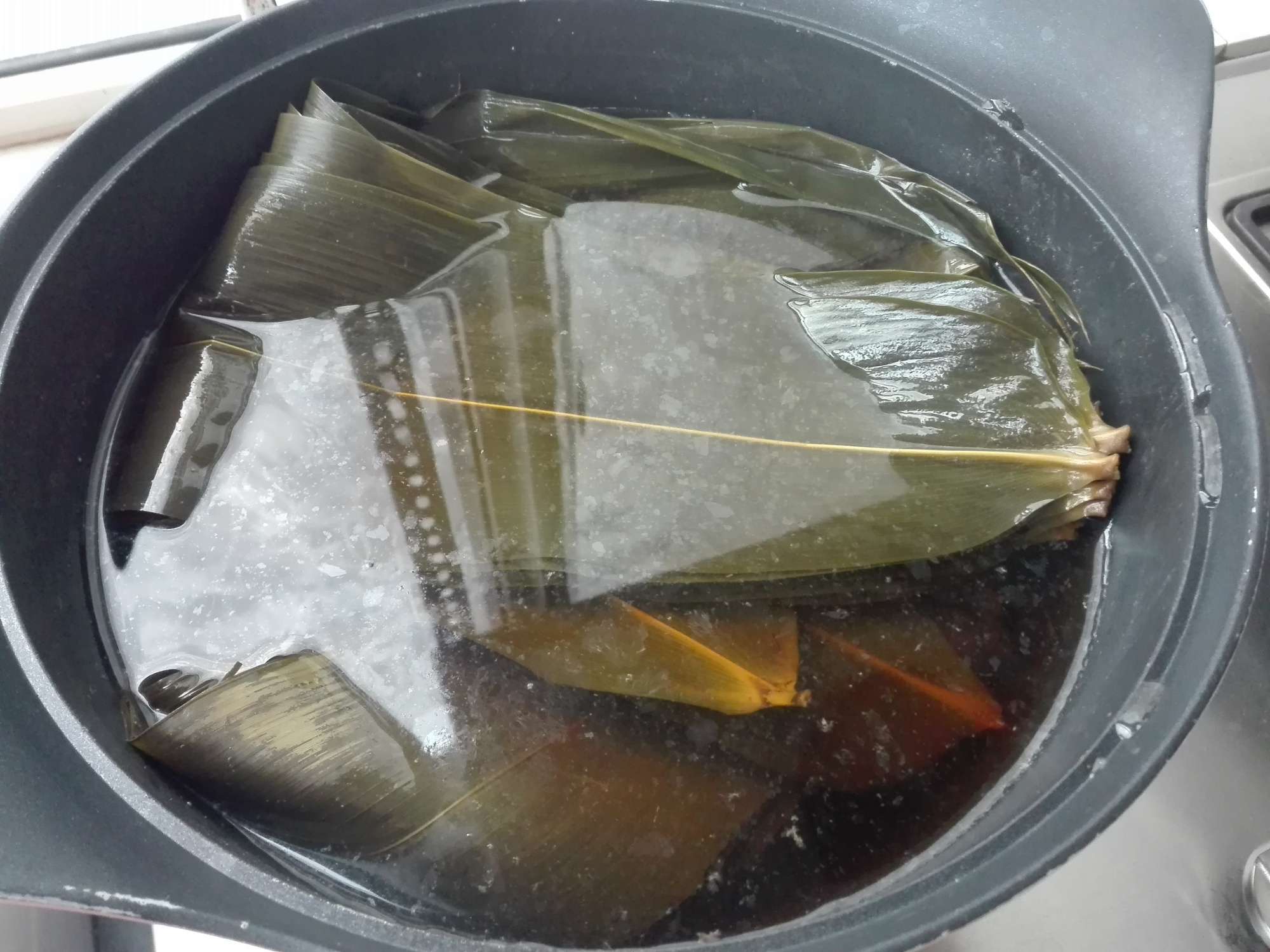 端午節，曬一下我家包粽子，多種包法，無任何添加劑，簡單又好吃