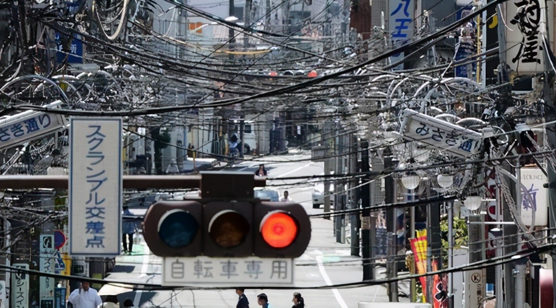 日本教授：不懂中國人，明知電線桿成本低，卻大力鋪設地下電纜