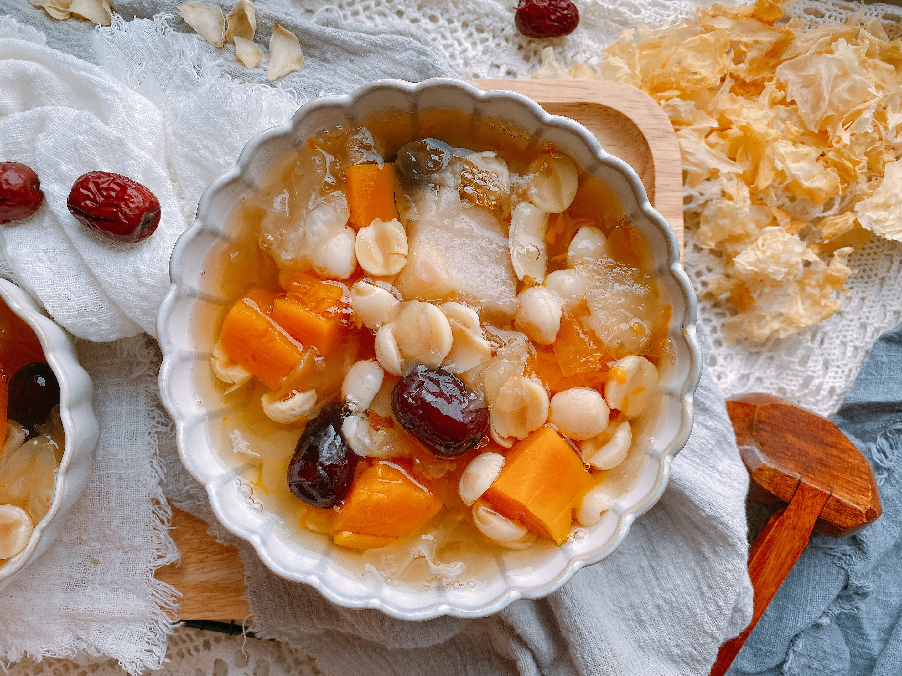 入秋后天气干燥，试试这款润肺降火的甜汤，软糯香甜，安稳度秋