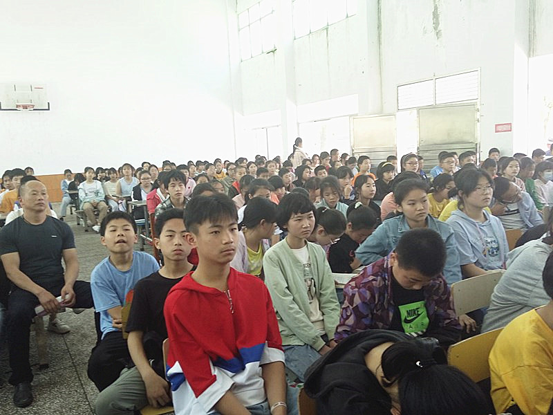 臨澧縣佘市中學(xué)召開(kāi)期中總結(jié)表彰會(huì)(圖2) 臨澧縣佘市中學(xué)召開(kāi)期中總結(jié)表彰會(huì)(圖2)