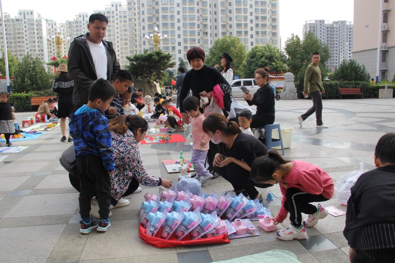 小学生当起“小掌柜”：金盾小学2020级一班开展跳蚤市场活动