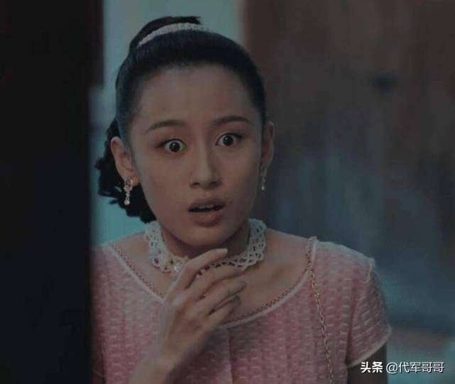《小娘惹》中的美女，精通三国语言，如今22岁演