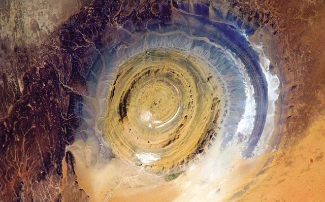 ​地球有两只“眼睛”：一只在非洲，一只在中