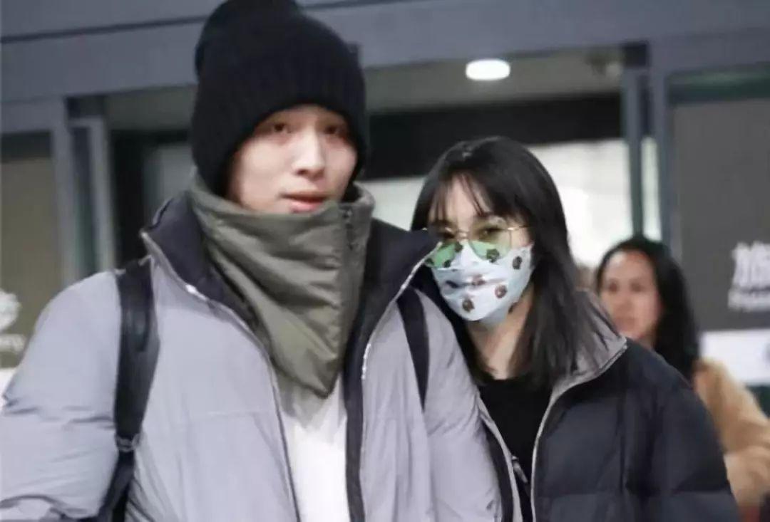 郑爽再迎坏消息，张恒透露自己还有另一种身份，详细曝出郑爽片酬