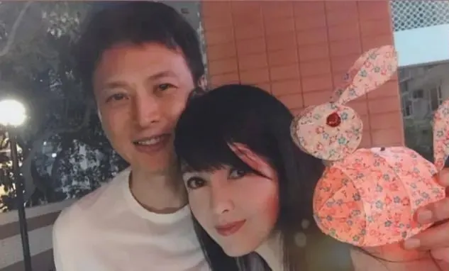 倪震情史，两任港姐为其倾心，“玉女掌门人”