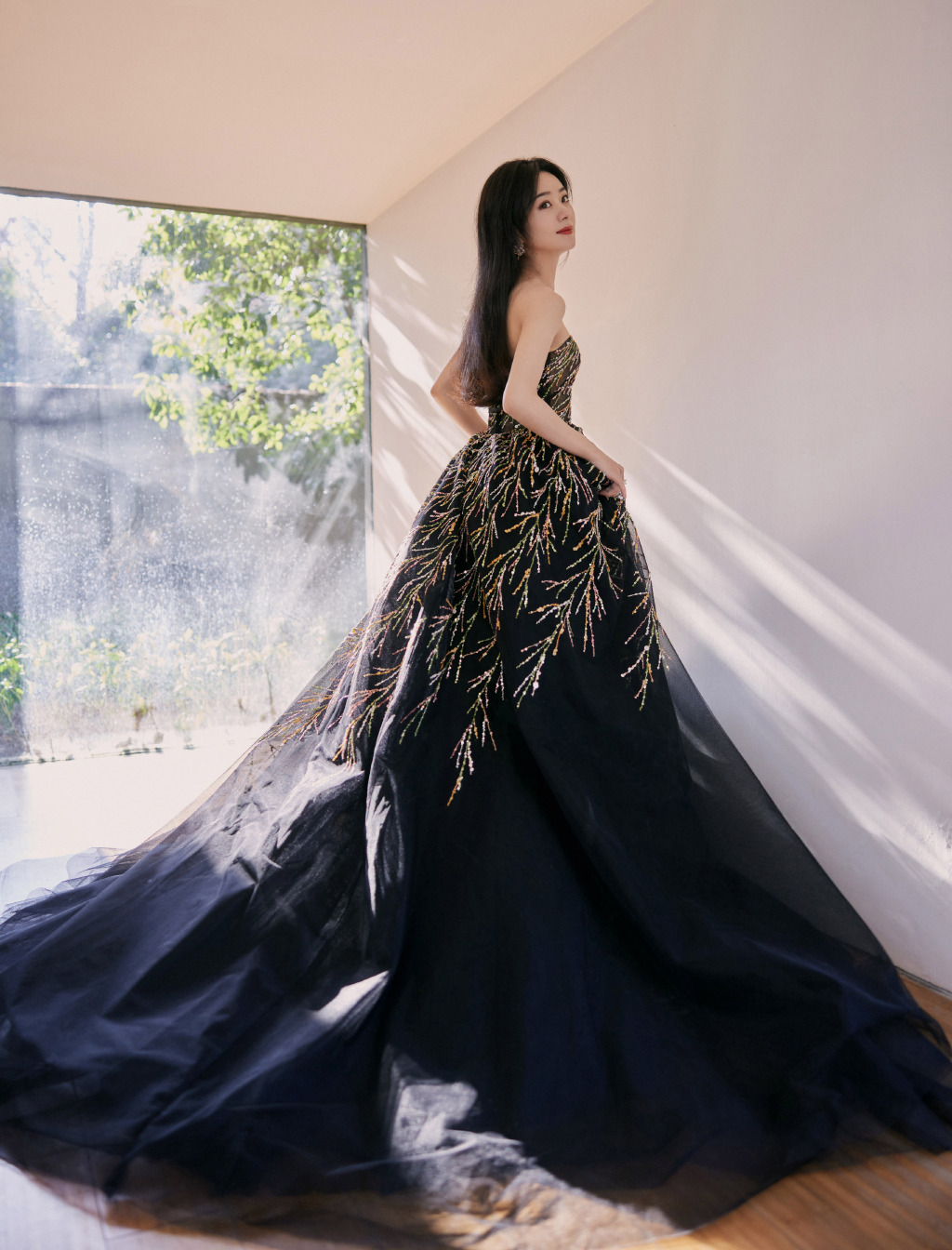 星光大赏美人如画杨紫巧妙遮肉杨幂连换2套热巴玫瑰礼服太惊艳