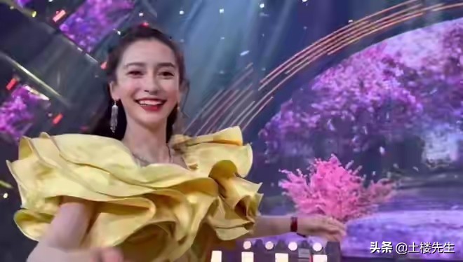 邓超化身摄影师直拍，距离文字暴露关系，最惊