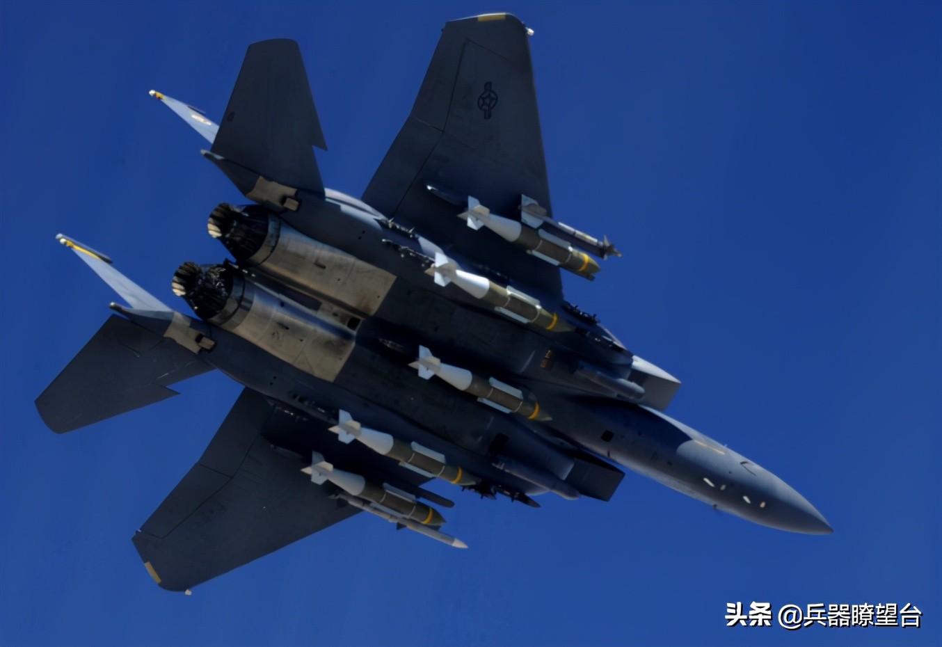 美空袭叙利亚照片曝光：车队全部烧毁，导弹与