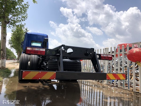 比8X4车型多拉1.2吨货，江淮格尔发K5W 8X2载货车拉