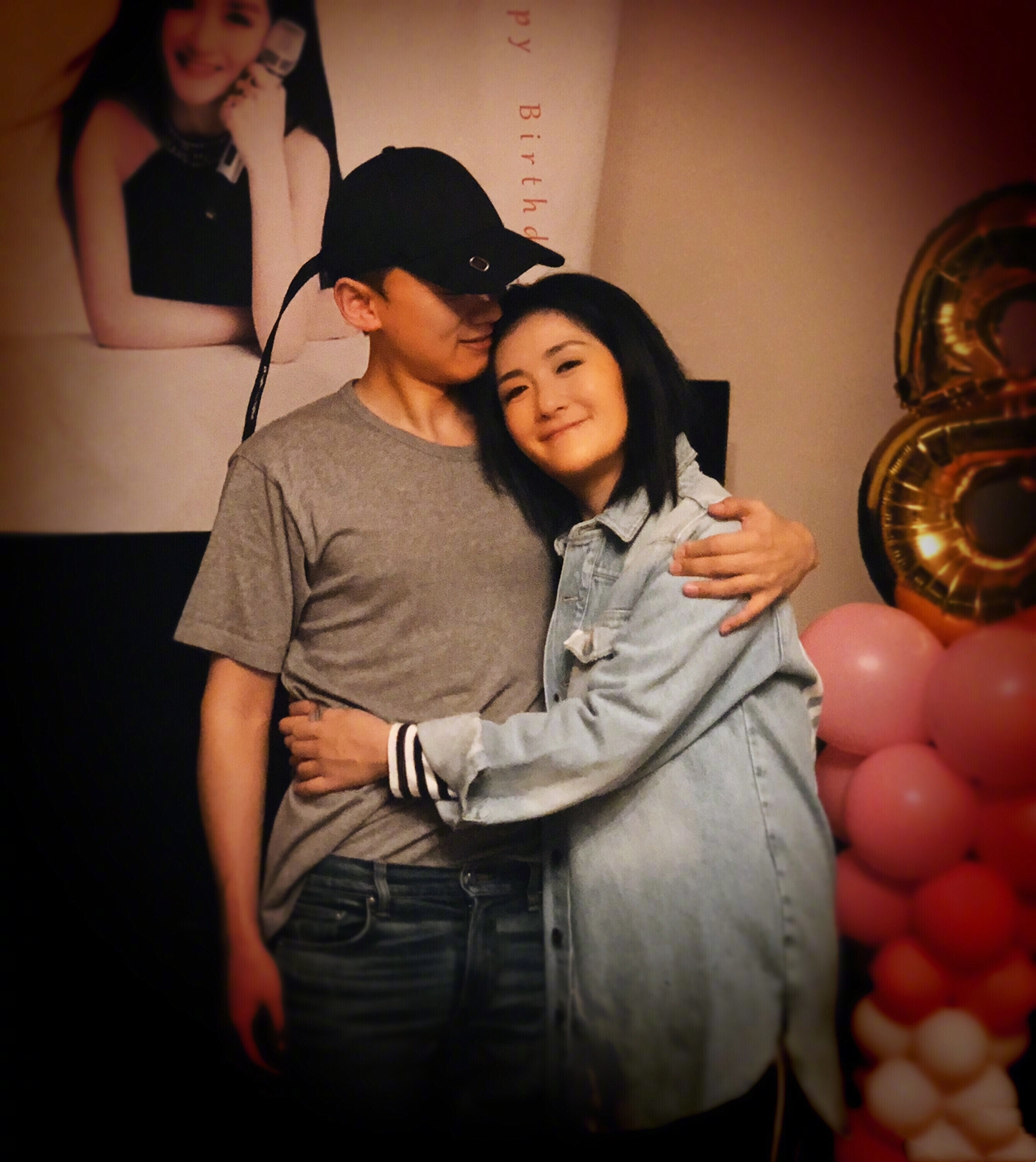 张杰晒与谢娜牵手合影庆祝结婚10周年，粉丝换头像有序控评超用心