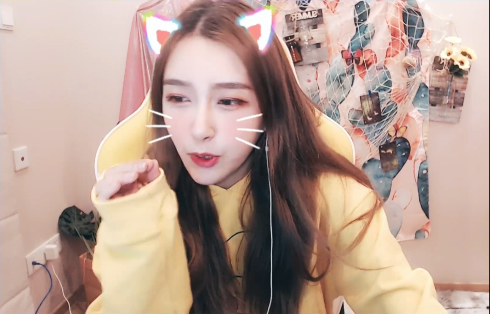 Rita换上皮卡丘上衣卖萌！红红的脸蛋没有对比就没伤害