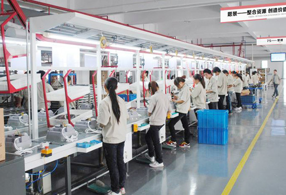 工厂招人困难，曹德旺直言：现在的年轻人，宁