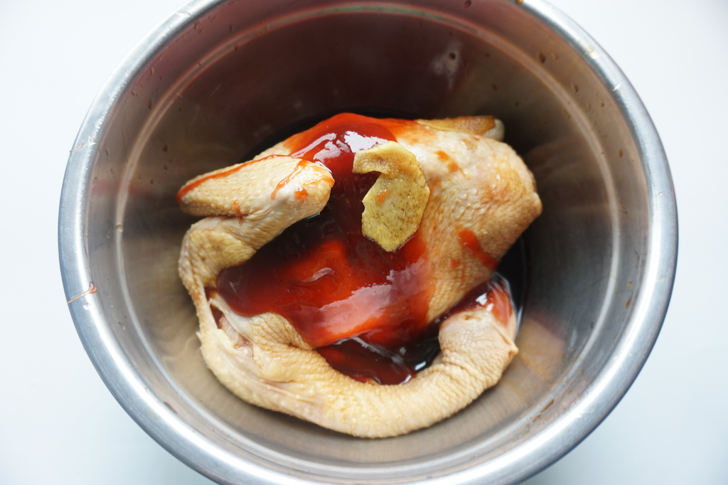 电饭煲版的叉烧鸡，鲜嫩可口又解馋，做法太简单了