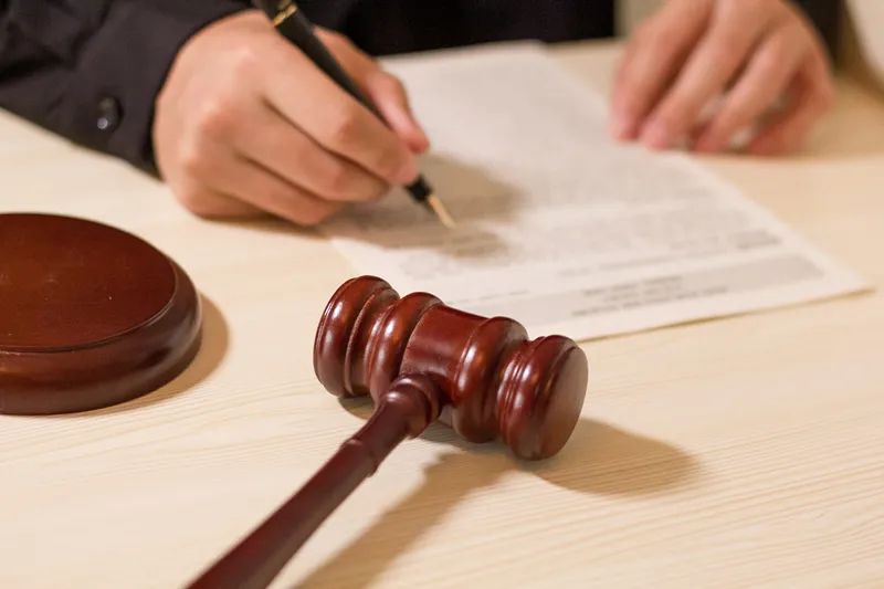 當一個人被逮捕了，這意味著什么？