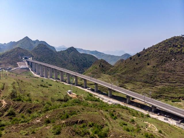 贵州首条城铁年底通车，贵阳至六盘水仅需1小时