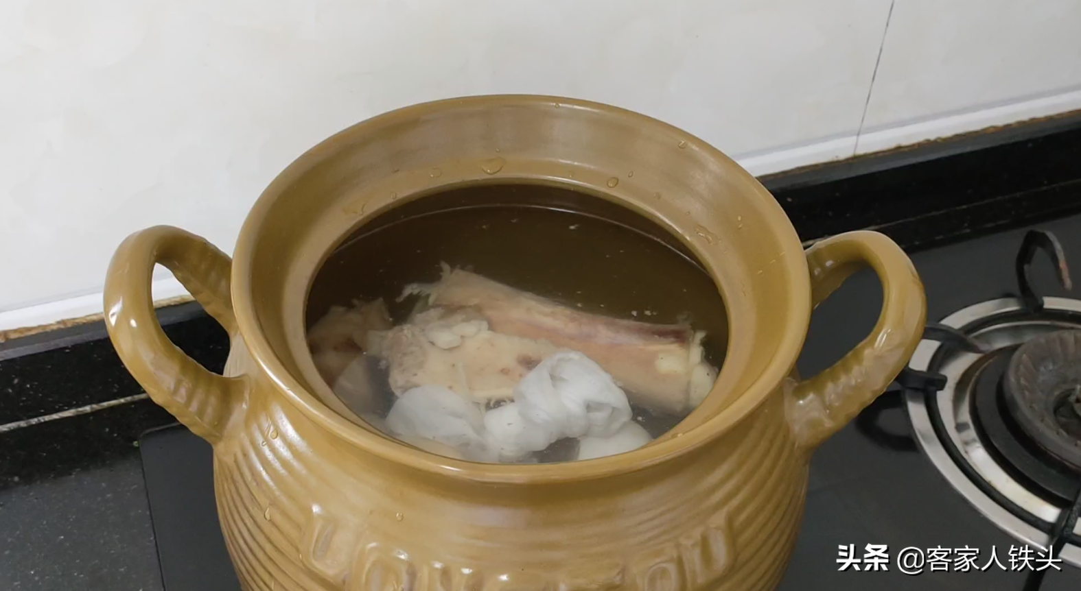 冬季別總喝雞湯，試試這樣煲一鍋，營養高鈣好喝，食材簡單又便宜