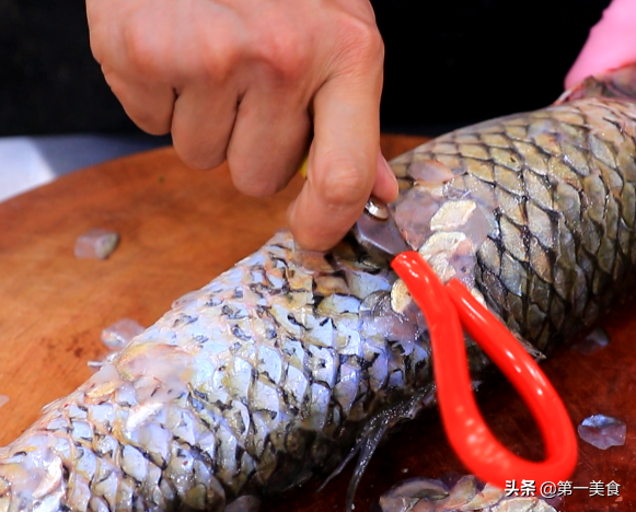 图片[2]-水煮鱼只服这种做法！巧去鱼刺鱼肉鲜嫩香辣入味一大盆不够吃-起舞食谱网