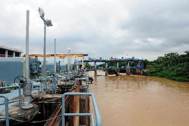 疫情恶化再遇停水 马来西亚首都吉隆坡和雪兰莪州部分地区受双重考验
