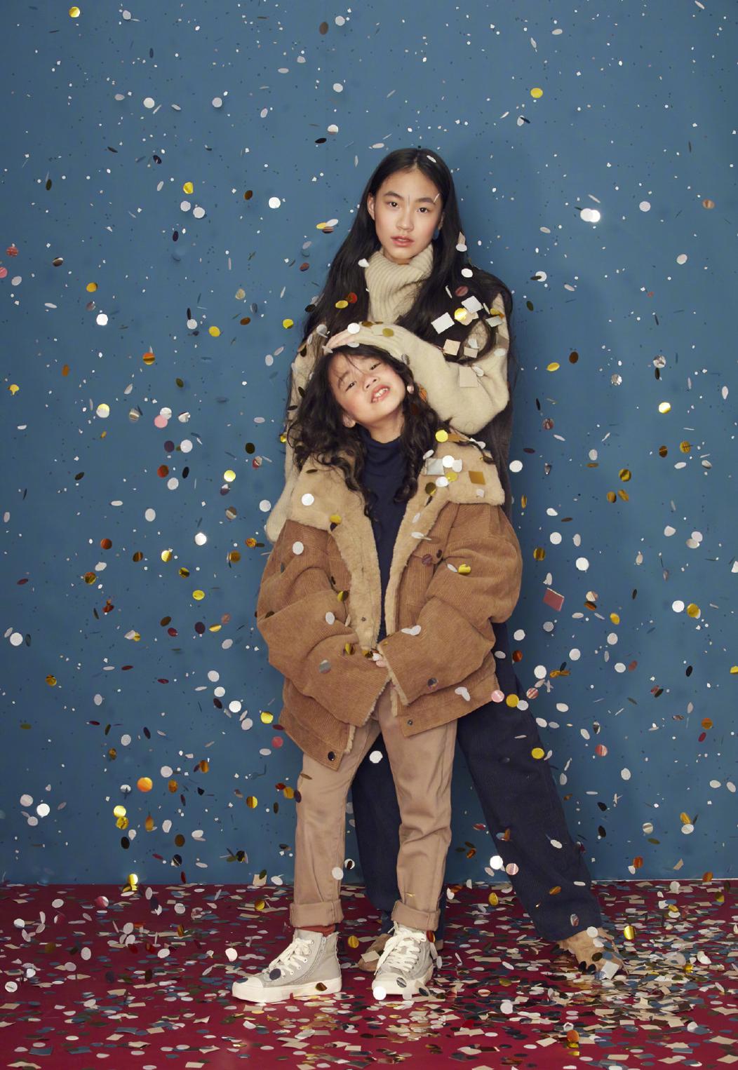 小s二女儿单独拍大片身材好，Lily笑容甜美曾被称为女版易烊千玺