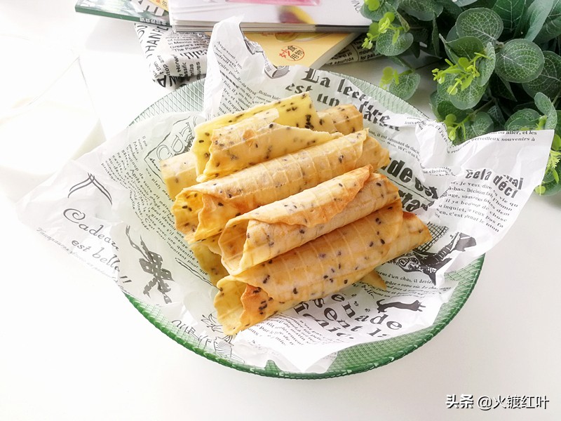 自己在家做蛋卷，香脆可口，碎屑也不舍得浪费，满足感爆棚