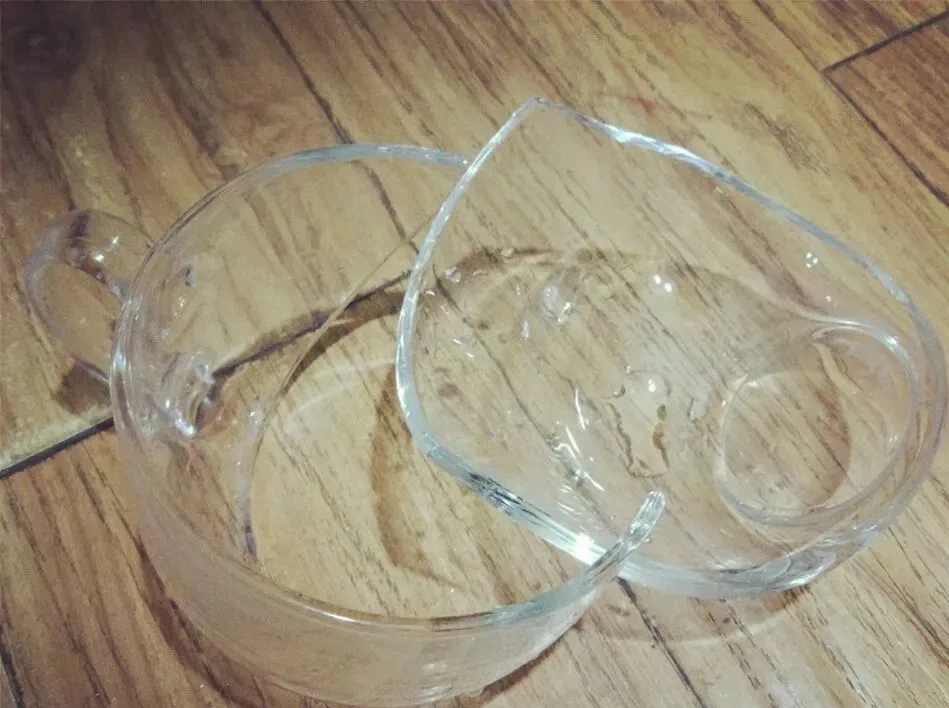 以前玻璃杯倒開水時會炸，現在就很少出現，難道玻璃還有“假”？