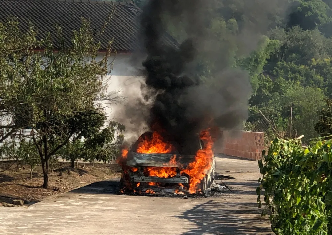 江津区|津城警事 | 汽车发生自燃，警方提醒注意防范