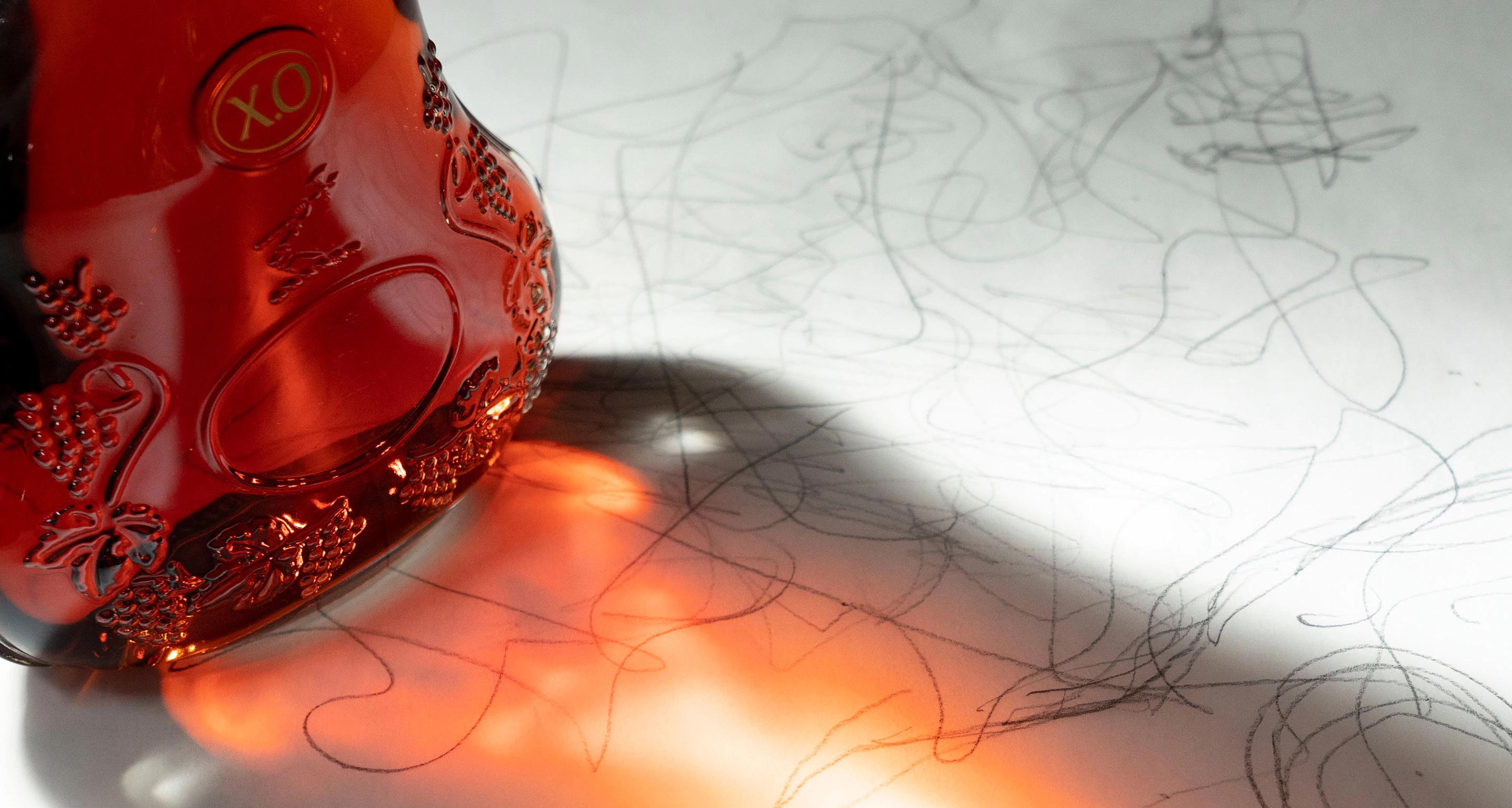 建筑师设计酒瓶，看盖里如何解构轩尼诗