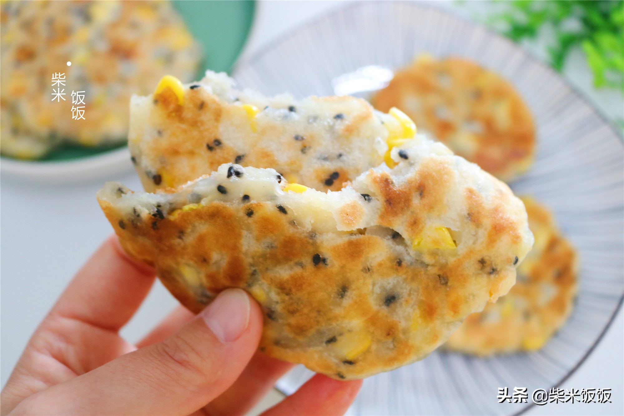 夏季玉米正鮮嫩，搭配這兩種麵粉烙餅，又香又軟，早餐吃很合適