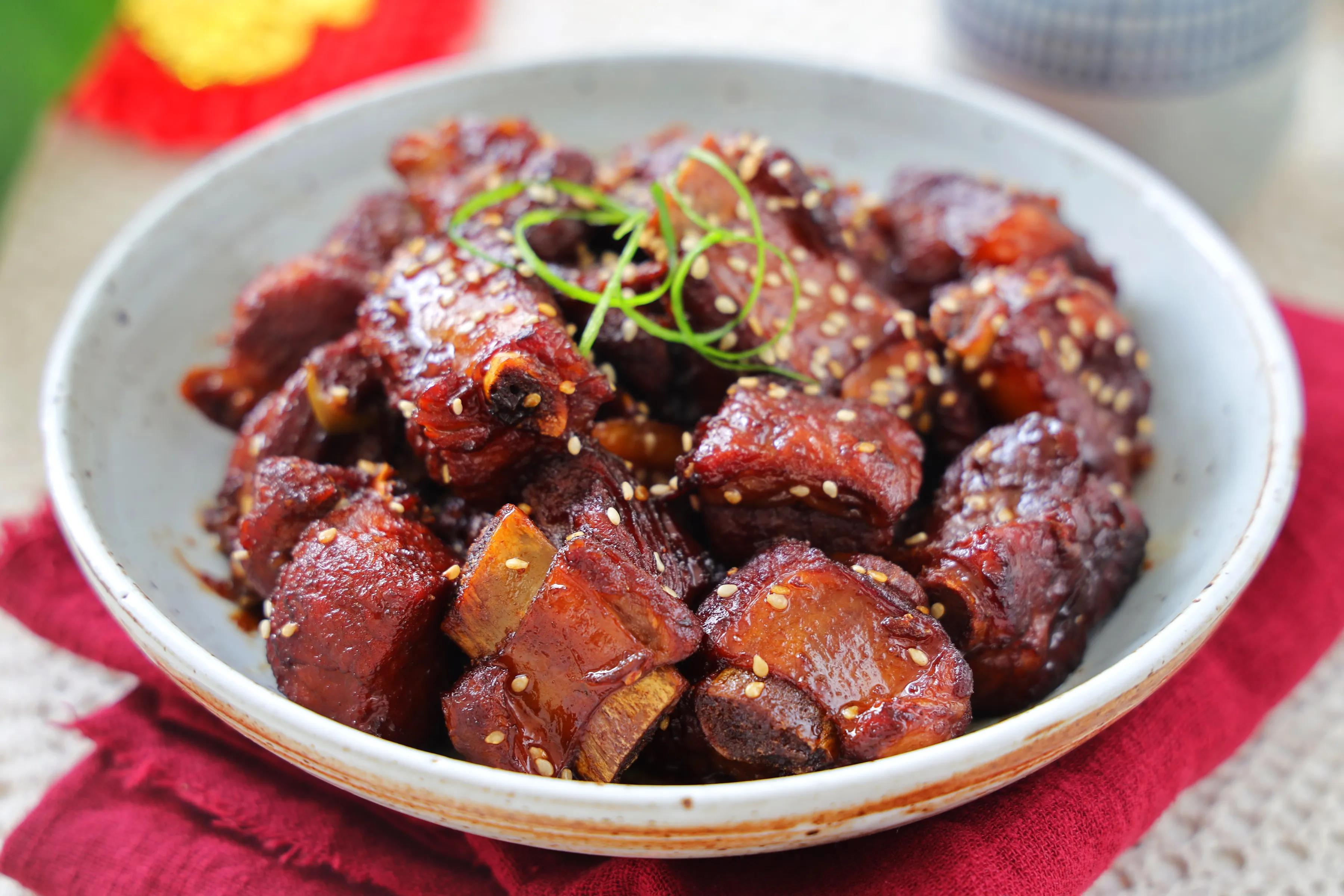 除夕年夜飯，孩子最愛的糖醋排骨，不用油炸，一碗料汁就搞定！