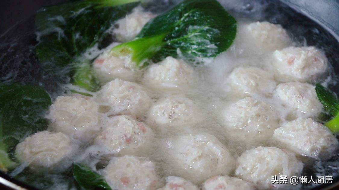 雞脯肉做丸子吃著太柴，加點白蘿蔔和它，丸子軟嫩，下鍋不容易散