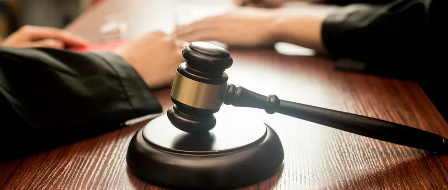 女子退保，2.5万保费只能拿到1.3万？法院这么判