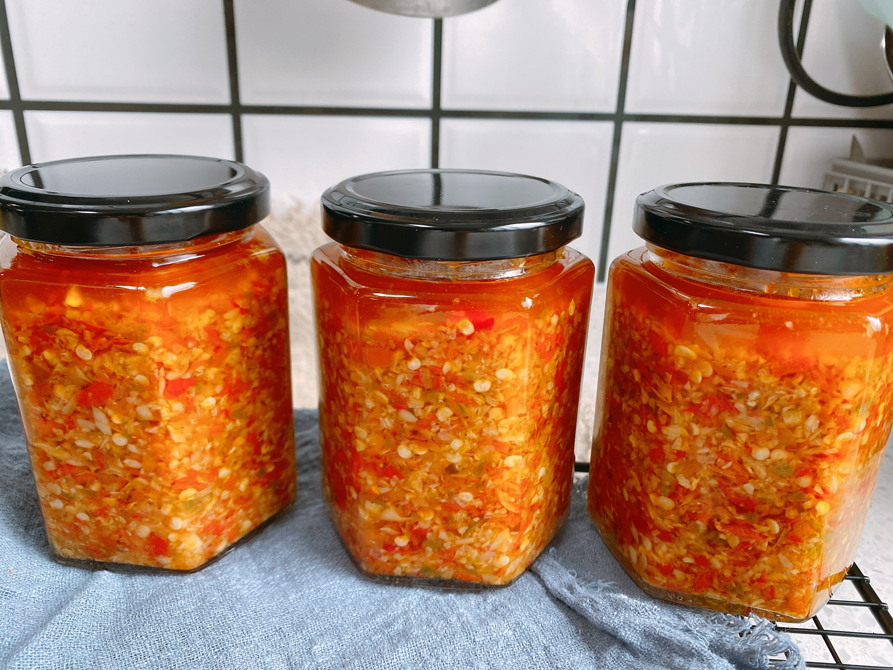 自製蒜蓉辣椒醬，掌握3點，不長白花耐保存，蒜香濃郁拌啥都香