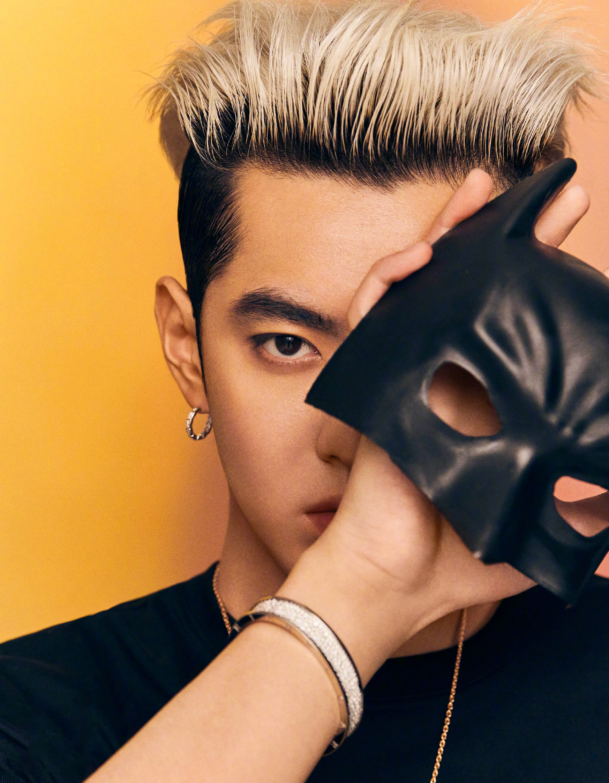 都美竹曝光更多吴亦凡毁三观事件，大量品牌解约，恐要吃牢饭？