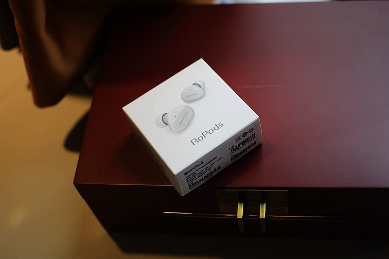 小巧便携 高颜值 柔宇RoPods真无线蓝牙耳机