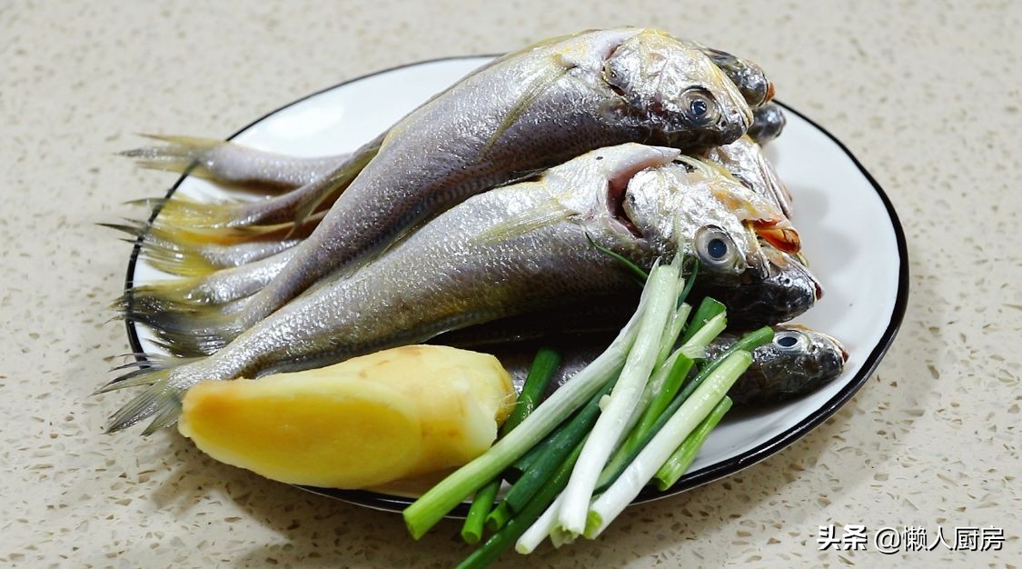 不用油炸，小黃魚怎麼做才好吃？ 教你做香酥小黃魚，還不用吐魚刺