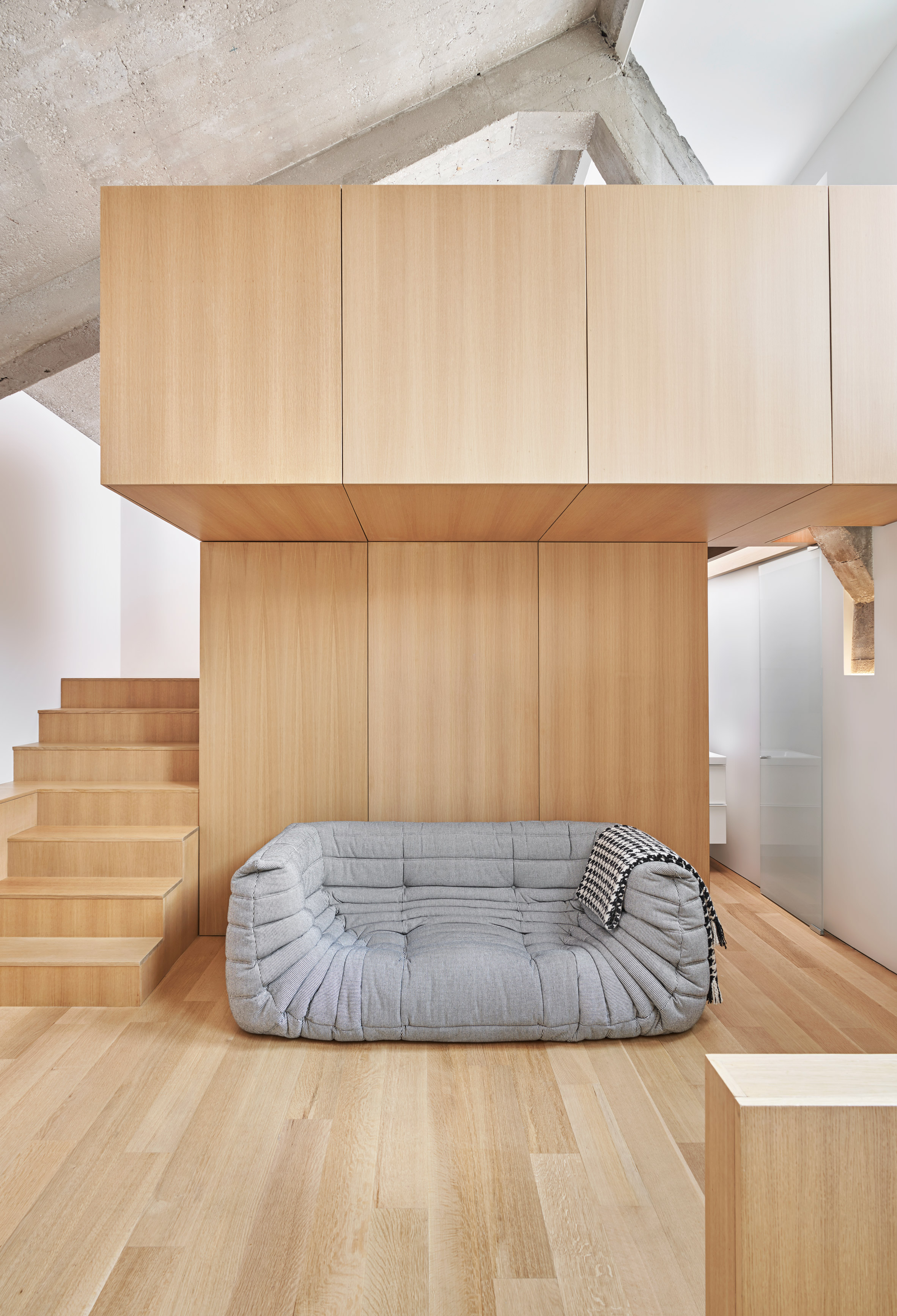209m²工业风公寓，双层LOFT体量交错好似垂直园林