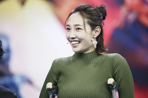 白百何深夜与神秘男聚餐，一路热聊疑似恋爱，