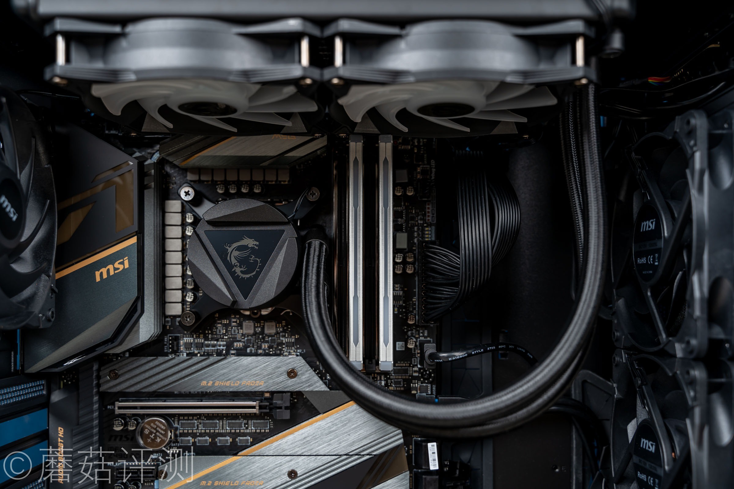 原来整机还可以这样装！微星MAG幻彩佩龙斧I9 10900K主机 拆解评测