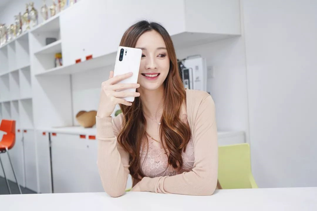 当年行业引领，如今却开倒车？手机从业者：只做营销不引导，荒唐