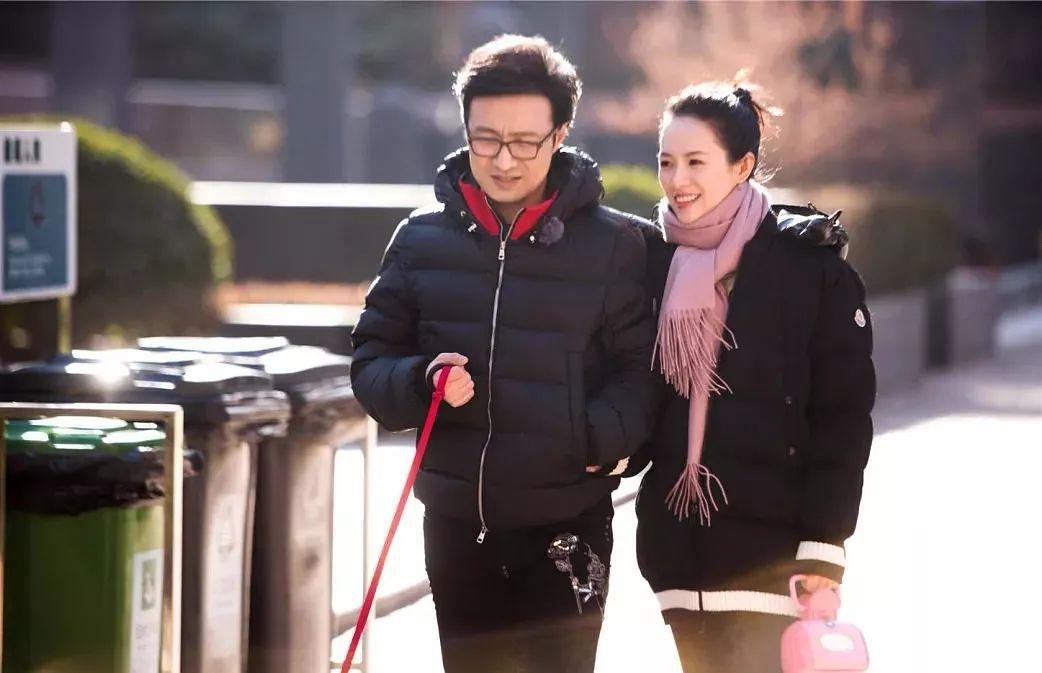 不留情面！章子怡怒气冲出餐厅，“三婚”老公