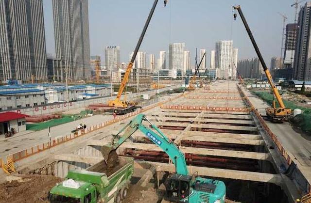 苏州一条不到15千米的道路改建工程，工期3年，建4年还未全线通车