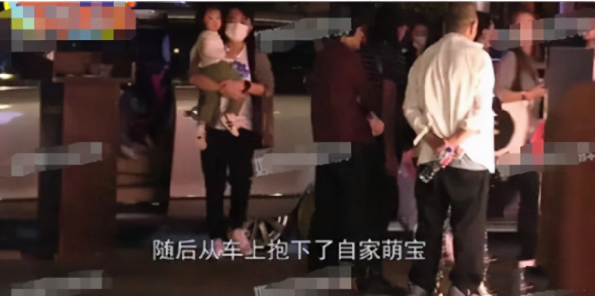 李亞男挺孕肚陪女兒上課，天韻露童真笑容，完全小王祖藍既視感